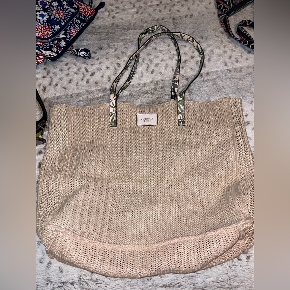 VS straw tote